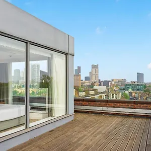 4* Aparthotel Roomzzz Stratford